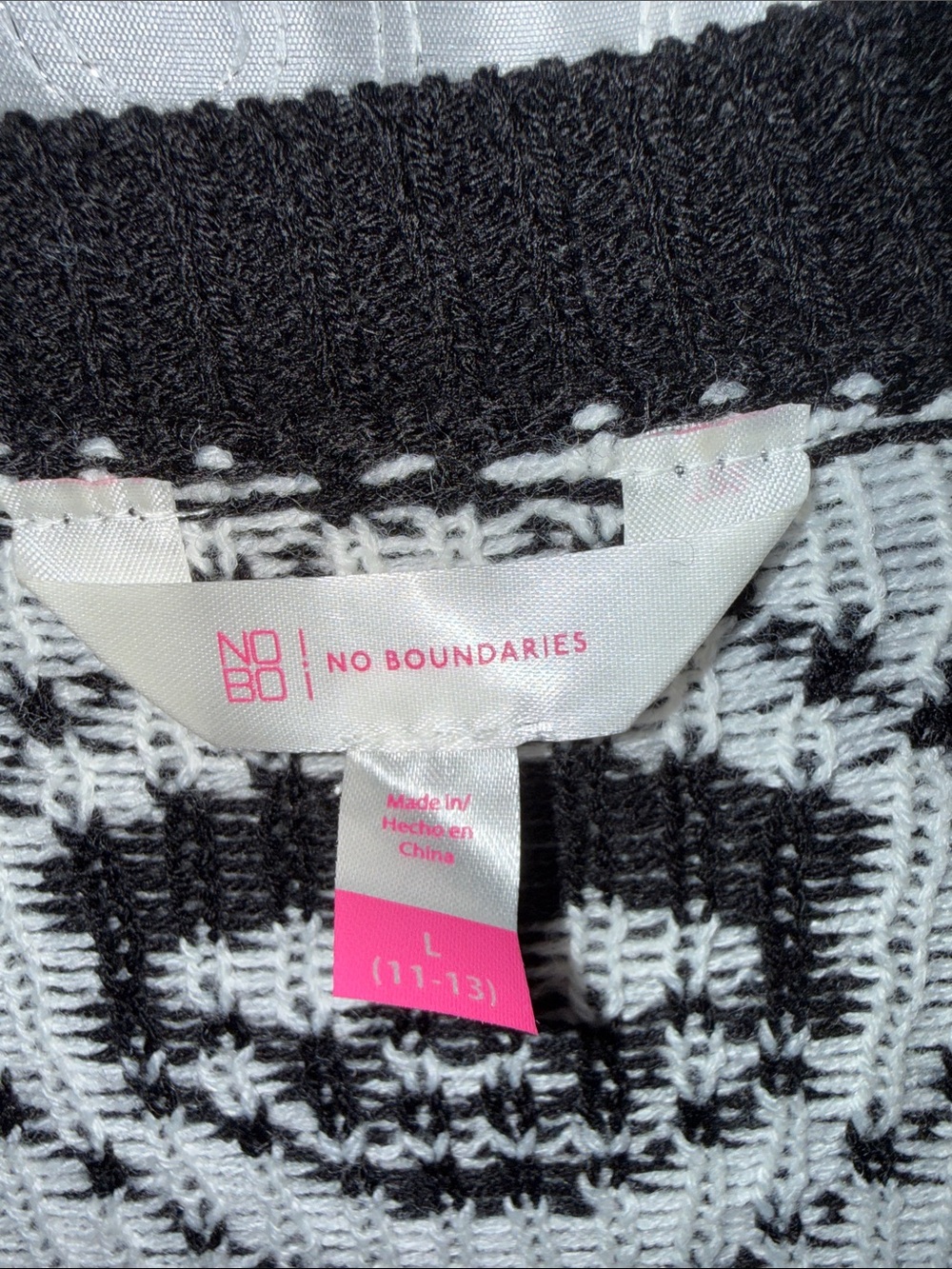 No Boundaries Black & White Skull Heart Knit Cardigan Sweater Size Large 🔥 G10 - Picture 2 of 3